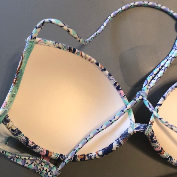 Victoria’s Secret bikini top - Picture 5 of 6